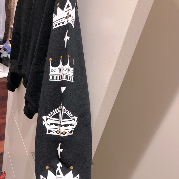 Black sweatshirt - Picture 2 of 3